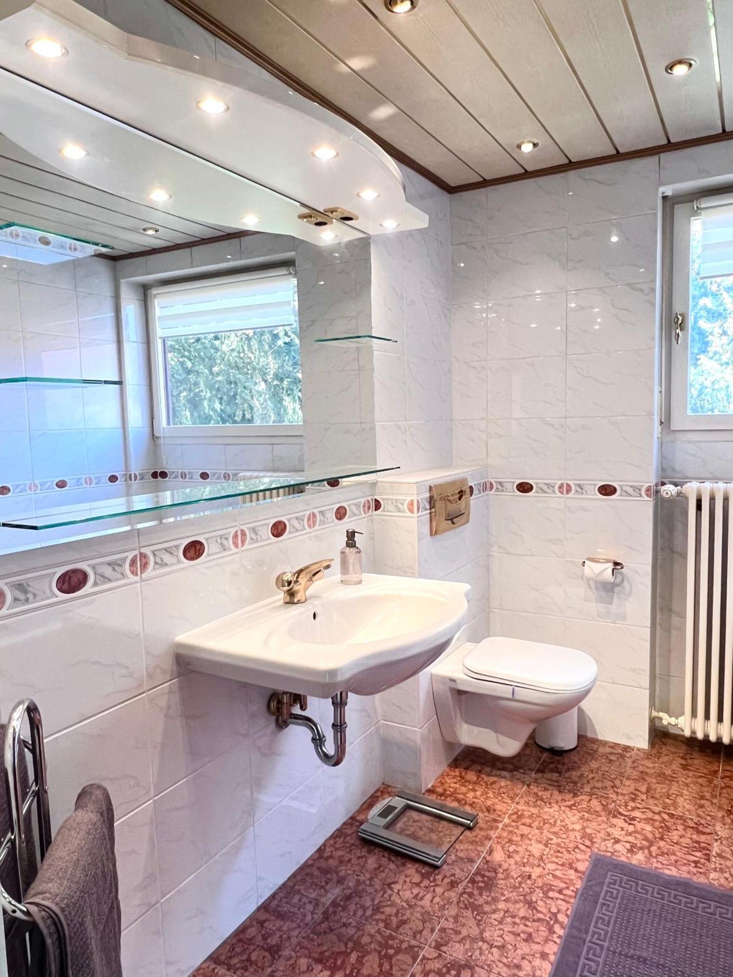 Privates Ferienhaus Mit Pool & Whirlpool Zentral In Bad Dürkheim Екстериор снимка
